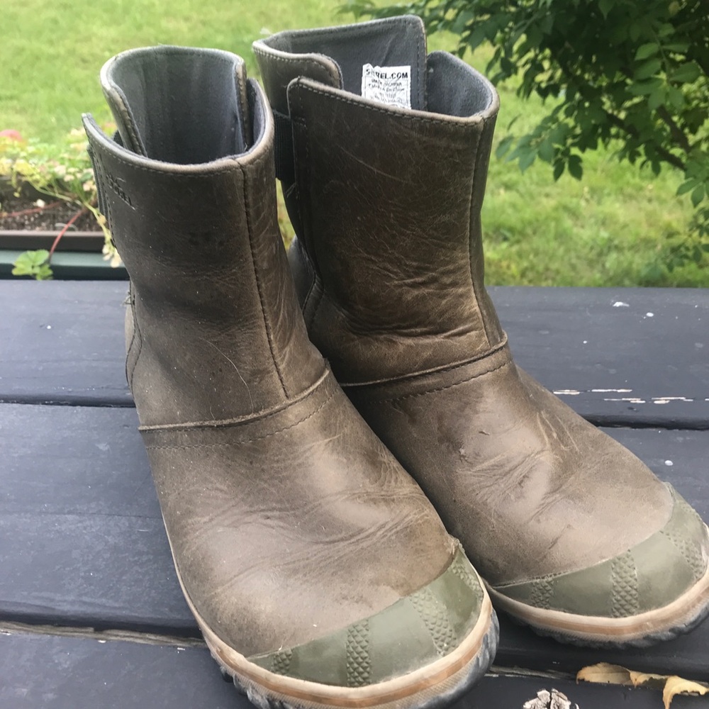 SOREL short boots